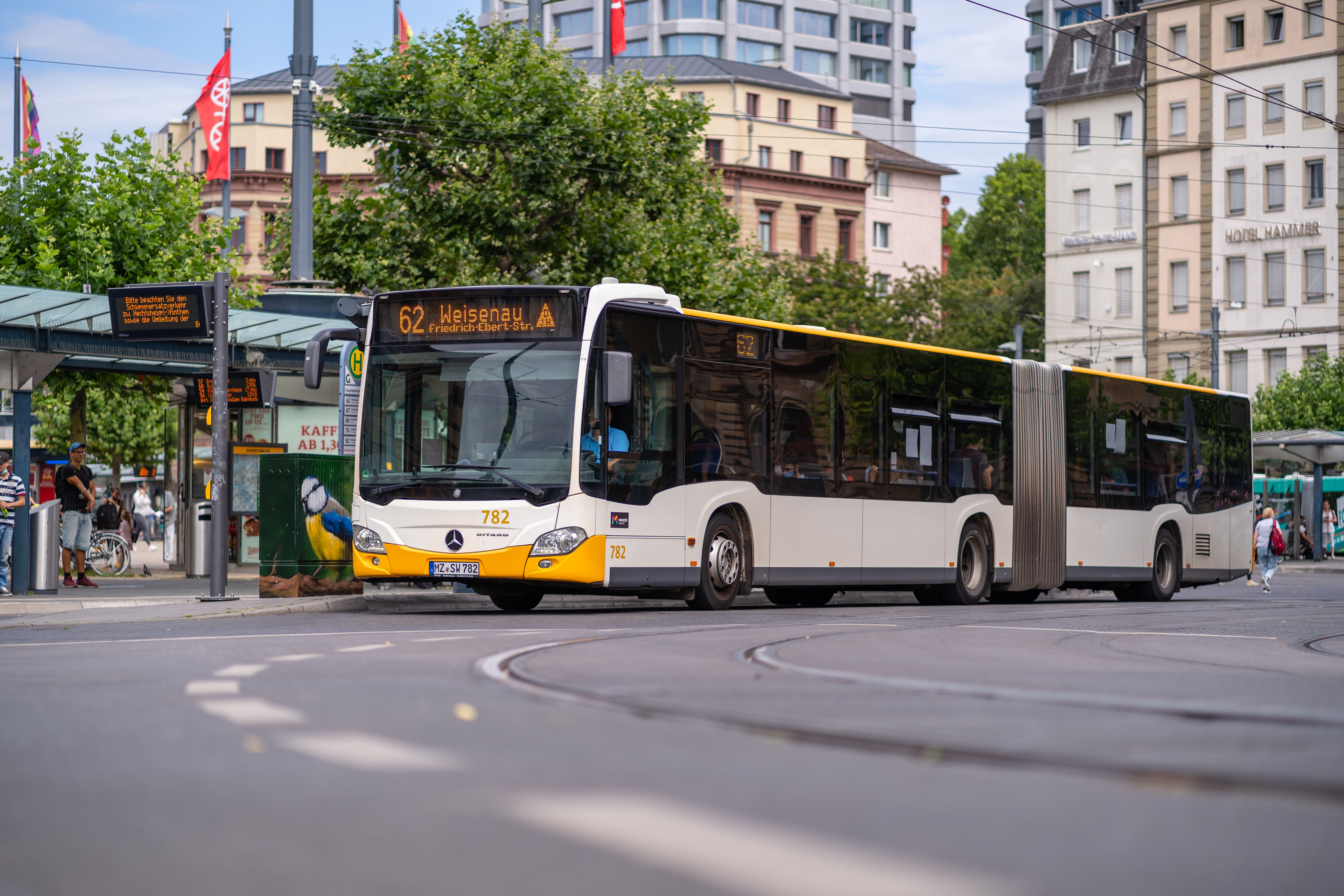 Foto eines Busses auf der Linie 62 am Hauptbahnhof