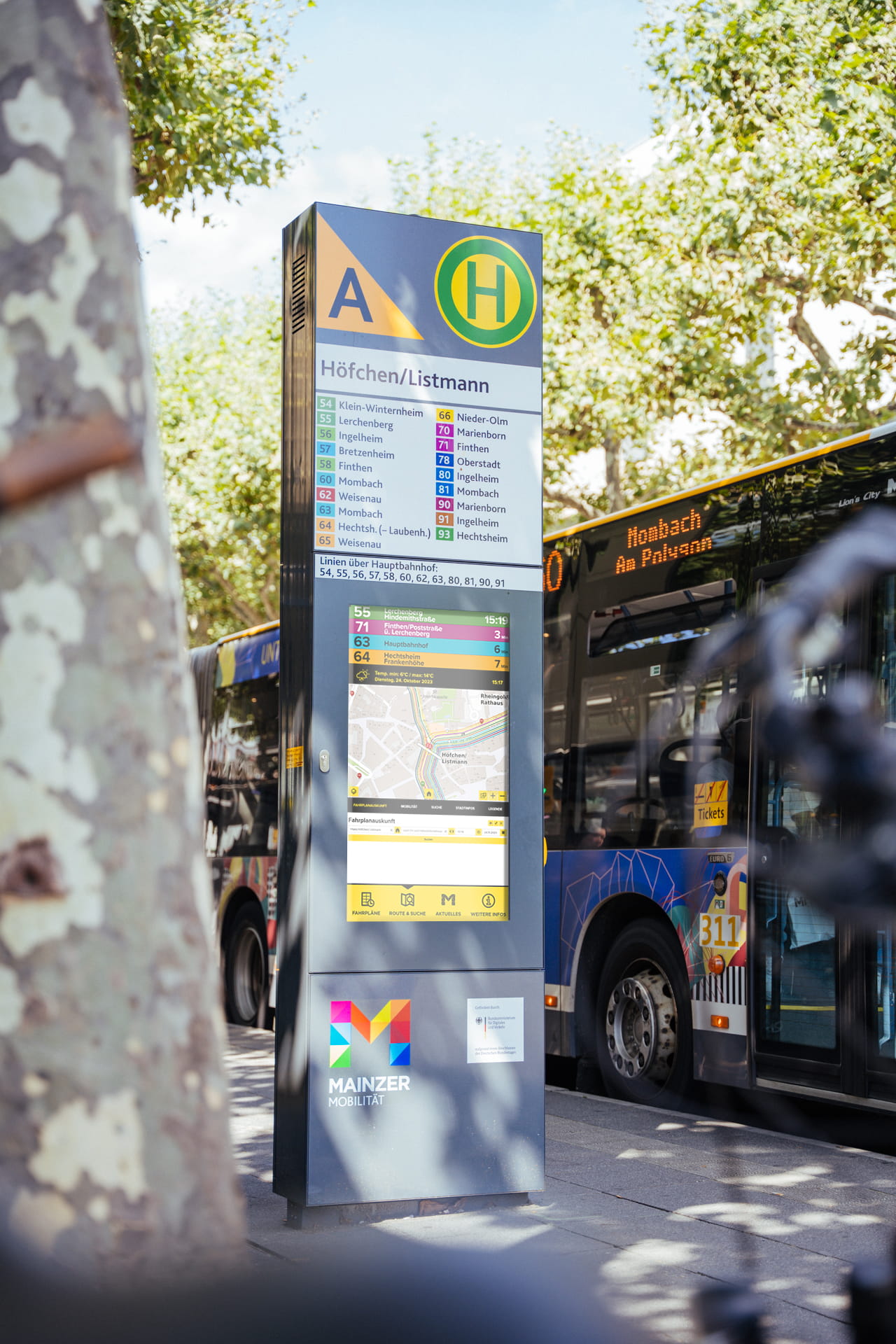 Bild einer MobilitätsInfosäule an der Haltestelle Höfchen