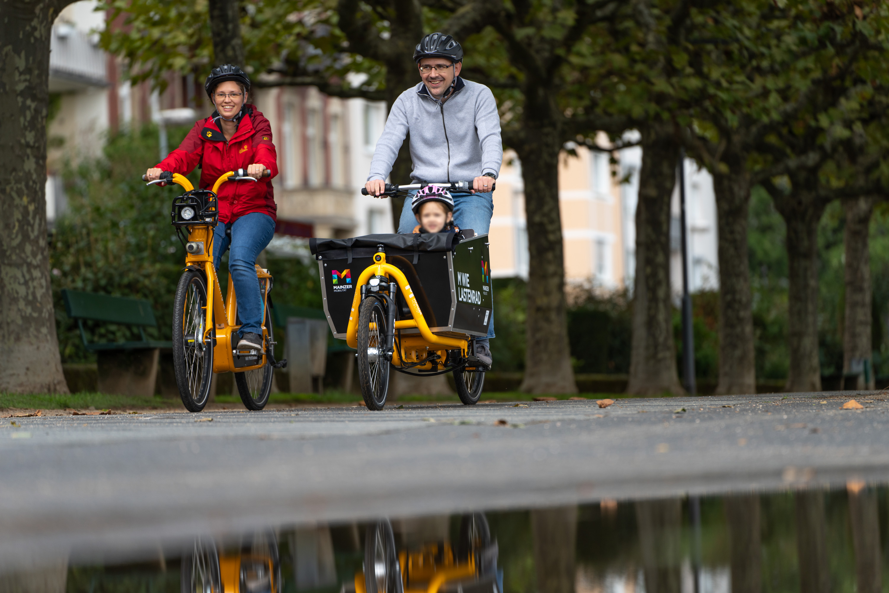 Lastenrad_Familie_Pfuetze