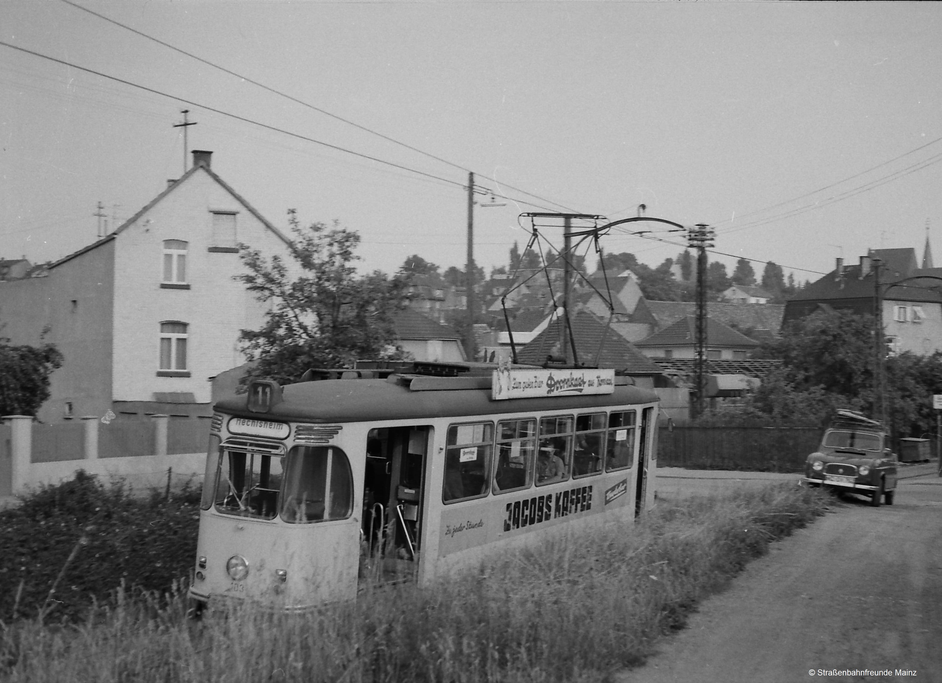 Erstes von drei alten Bildern von Straßenbahnen