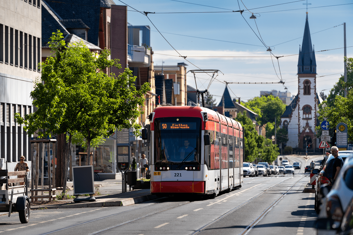 Foto einer Straßenbahn in der Breiten Straße