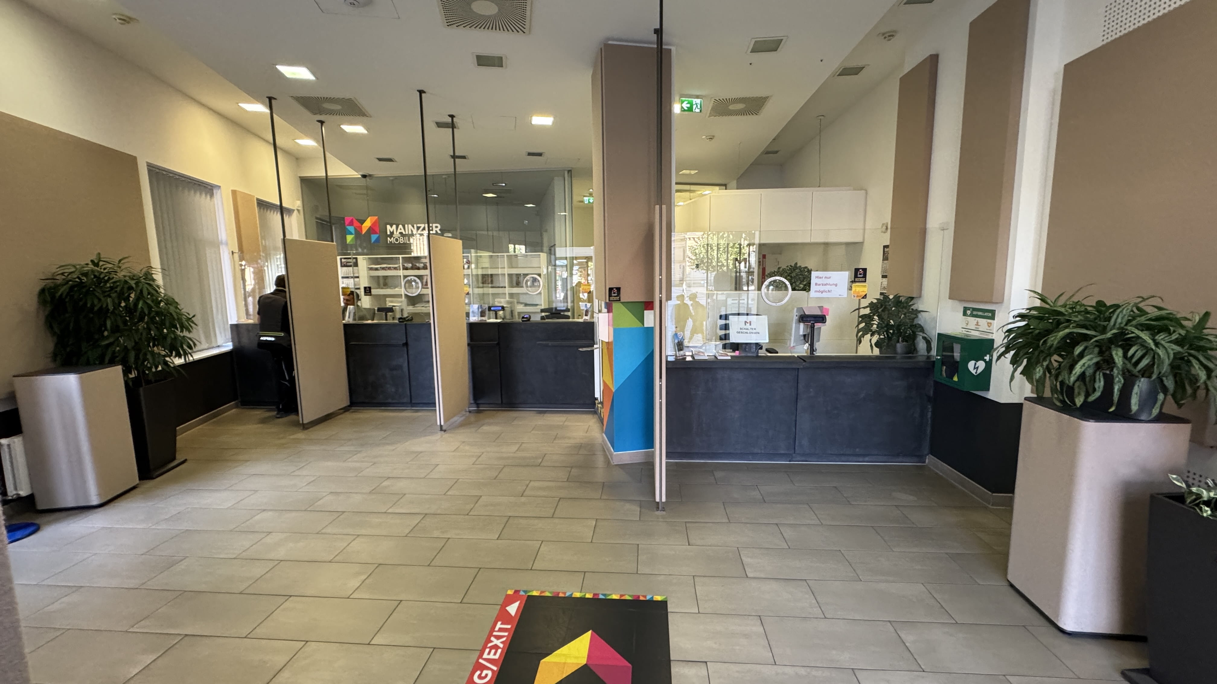 Foto der Kundenschalter im Verkehrs Center Mainz