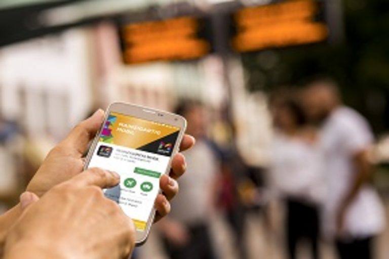 Zu sehen ist eine Nahaufnahme eines Smartphones