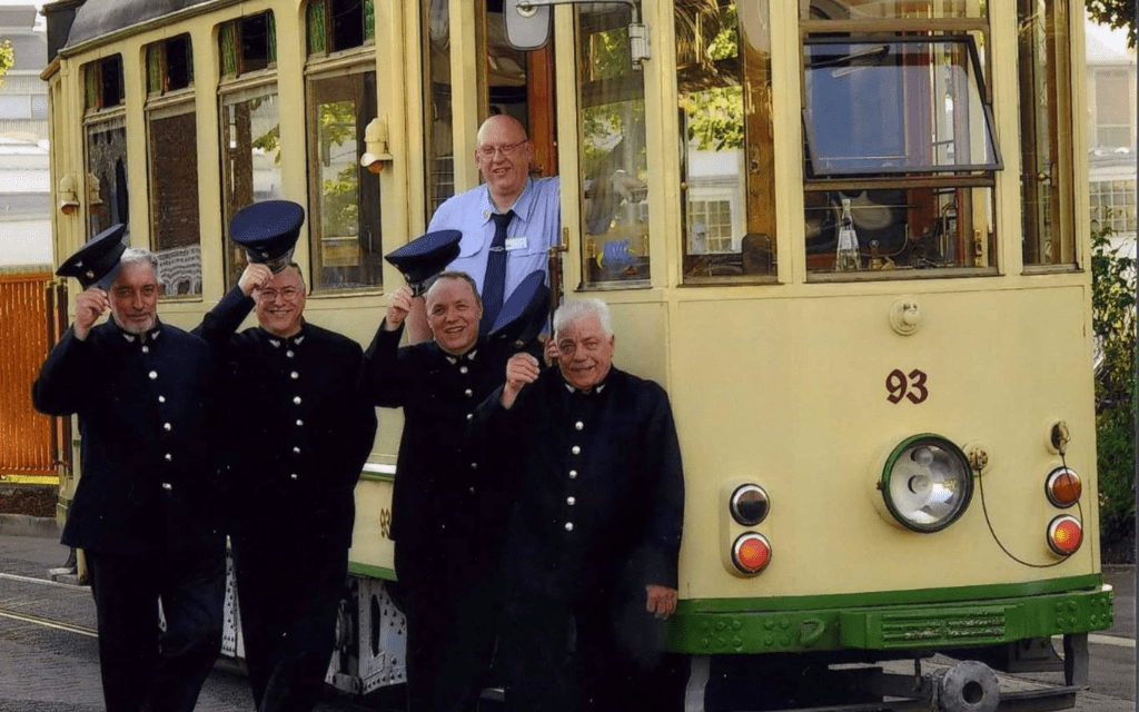 Foto von den Strassenbahnfreunden vor Strassenbahn