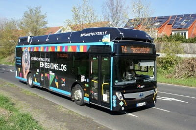 Ein Caetano H2 City Gold Bus auf der Straße unterwegs