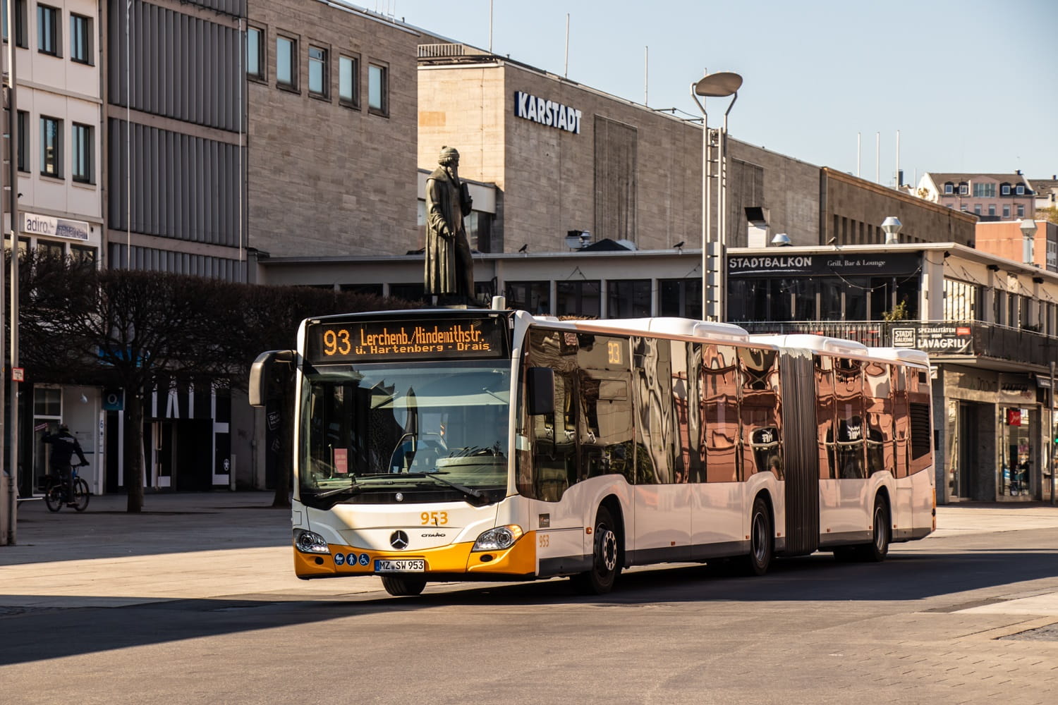 Foto eines Mercedes Benz-Gelenkbusses Baujahr 2018