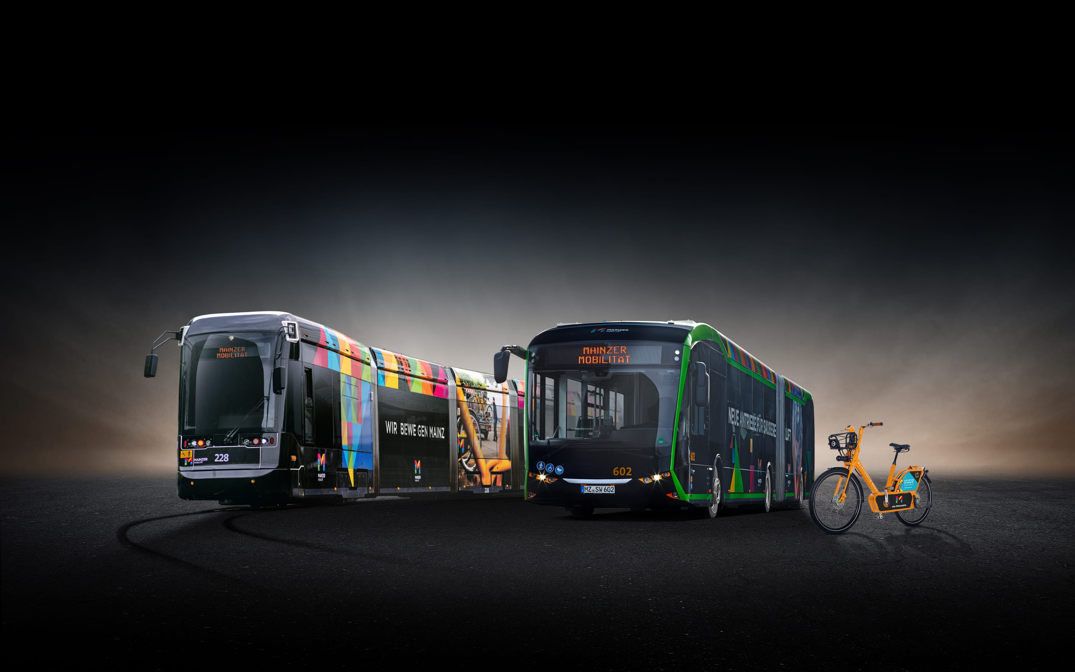 Foto mit einer Straßenbahn, einem Bus und einem meinRad